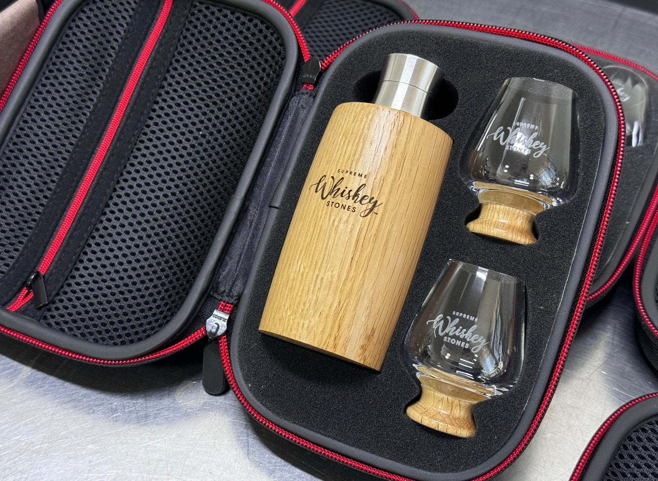 Personalized Whiskey Travel Gift Set | Engraved Oak Flask with 2 Whiskey Glasses & Luxury Carrying Case | Custom Groomsmen, Father's Day & Retirement Gift